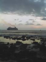 11-17-06_1744 Looking from Kona at cruise ship.