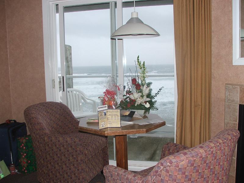 DSCF5773.jpg - Our room at the Hallmark Inn at Newport, OR  Bouquet from Bob and Ruth Seeley on table.