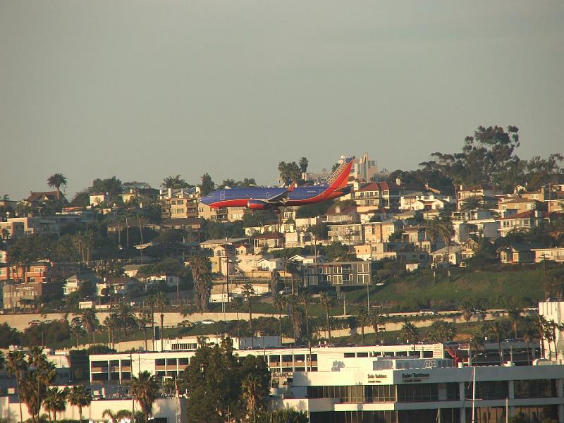 DSCF9383.JPG - You can see that the plane is lower than the hill behind it, but not that far from it.