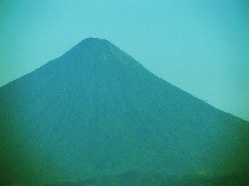 DSCF0211.JPG - Guatamala and the Honduras have active volcanoes.